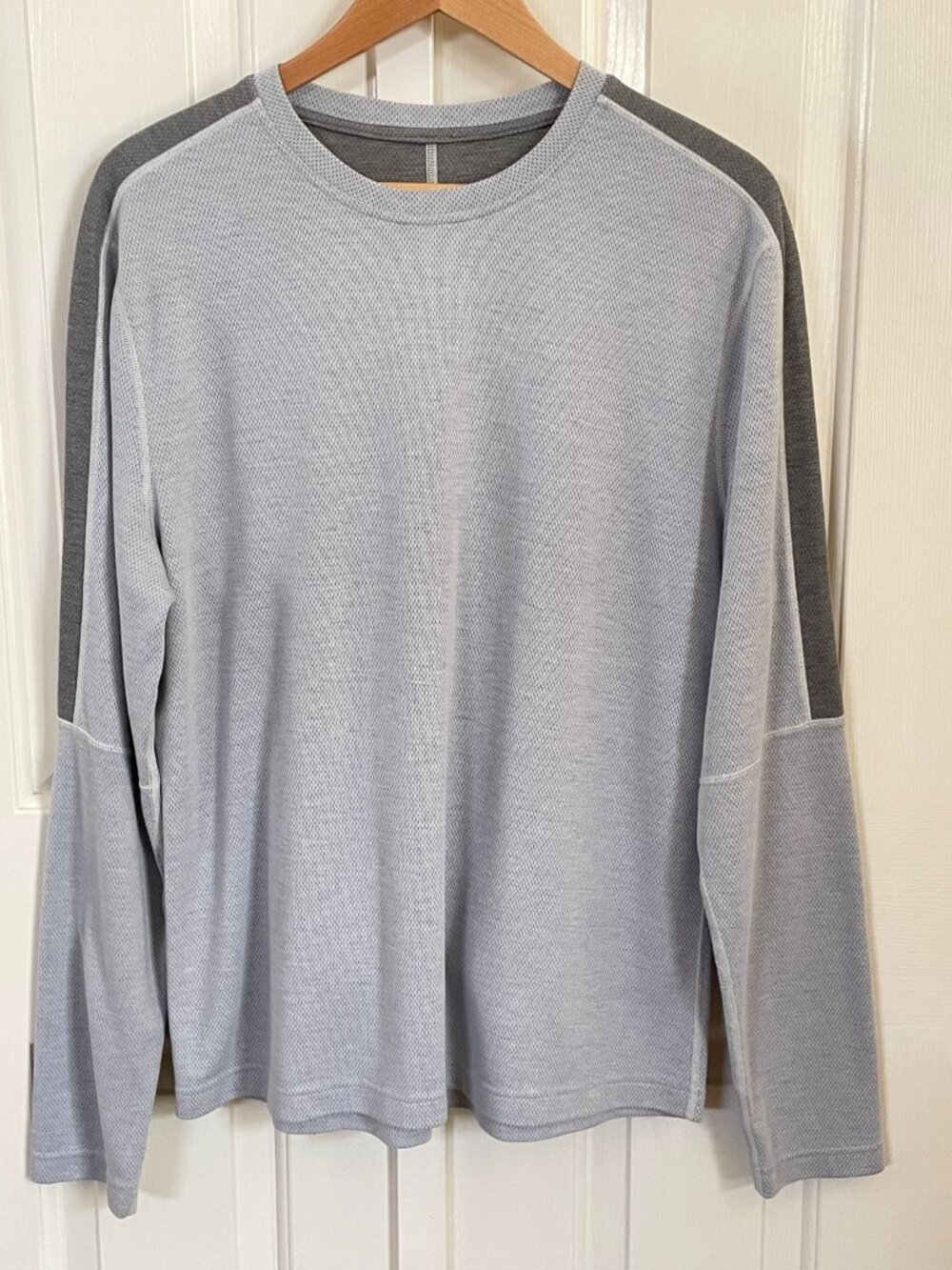 Lululemon Men’s Gray Mesh Long Sleeve Performance Shirt Large